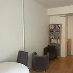 Vaste Chambre Au Centre Ville, A 2 Minutes Du Lac